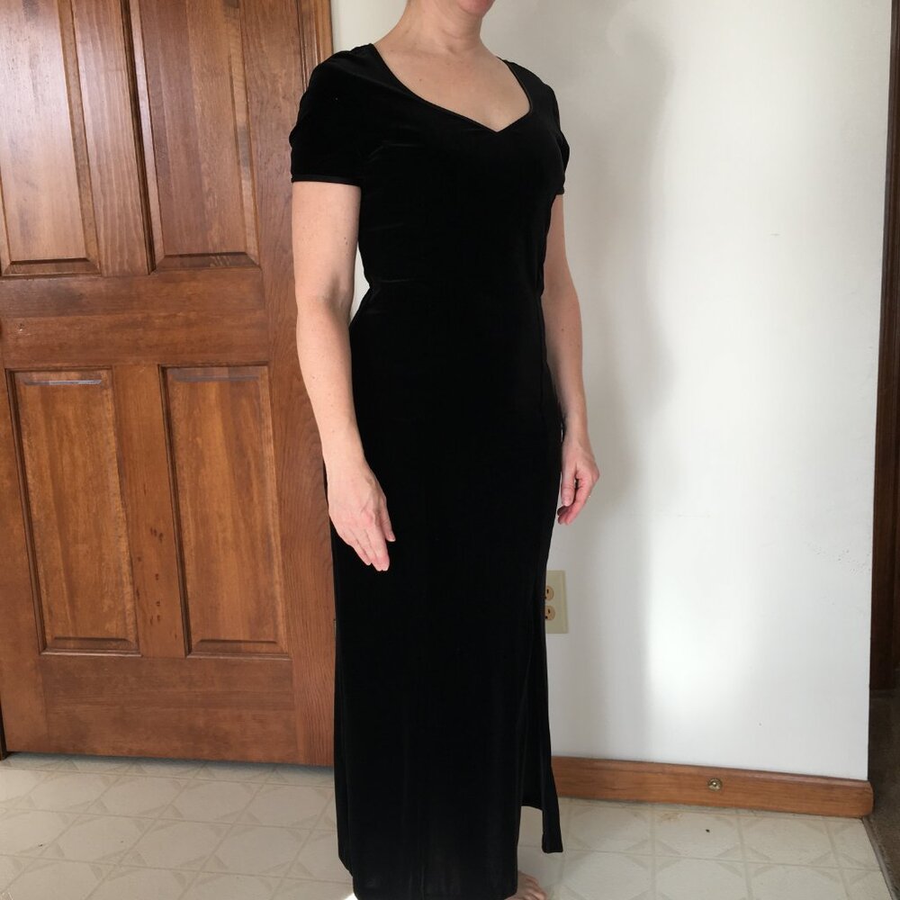 Black Velvet Evening Gown Sweetheart Neckline Sz. 8  Connnected Apparel